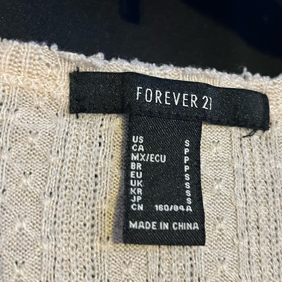 FOREVER 21 CROP FULL BUTTON SWEATER - Picture 3 of 3